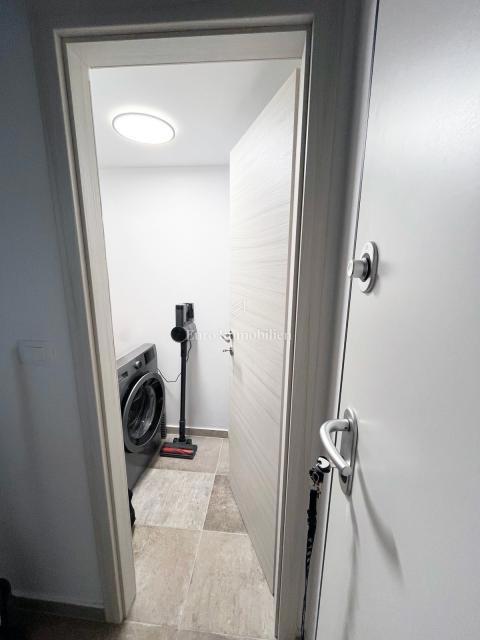 Appartamento al piano terra arredato in stile moderno con giardino