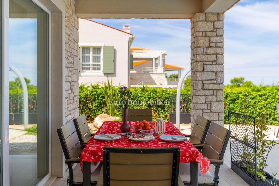 Casa mediterranea con vista mare