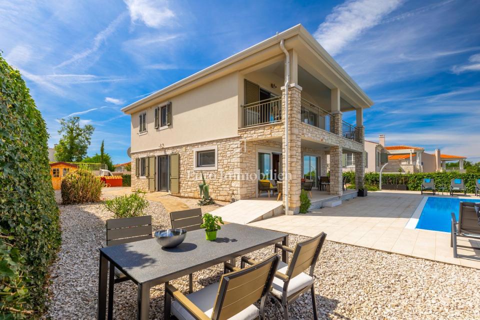 Casa mediterranea con vista mare