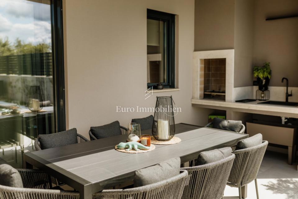 Moderna casa con piscina vicino a Parenzo