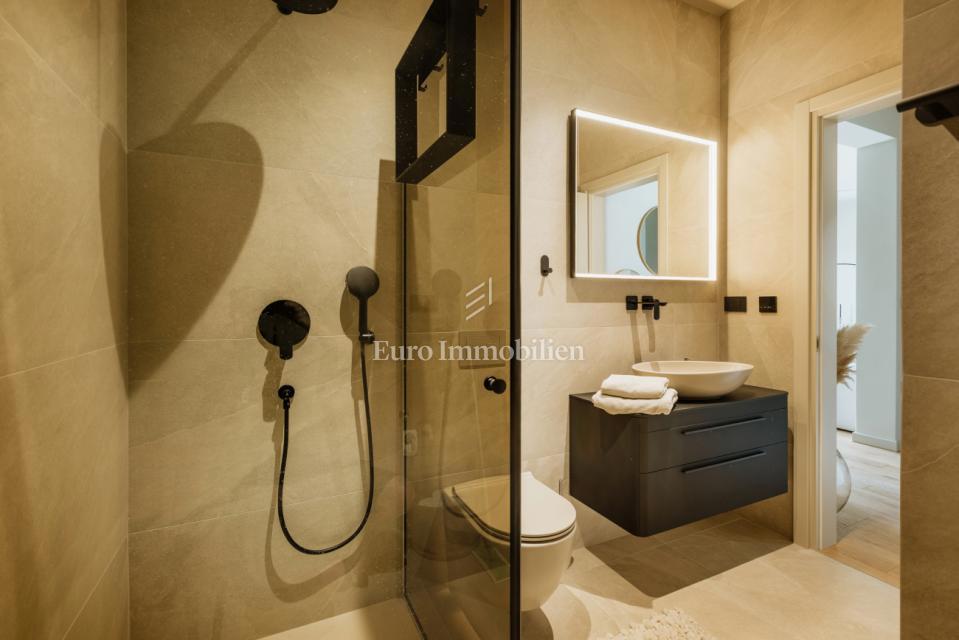 Moderna casa con piscina vicino a Parenzo