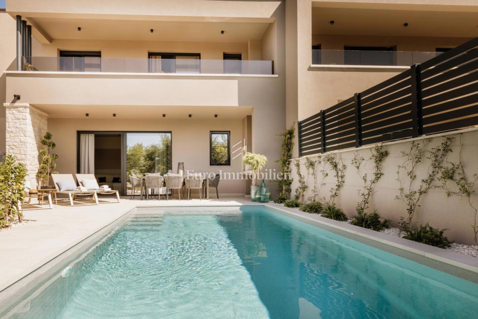 Moderna casa con piscina vicino a Parenzo