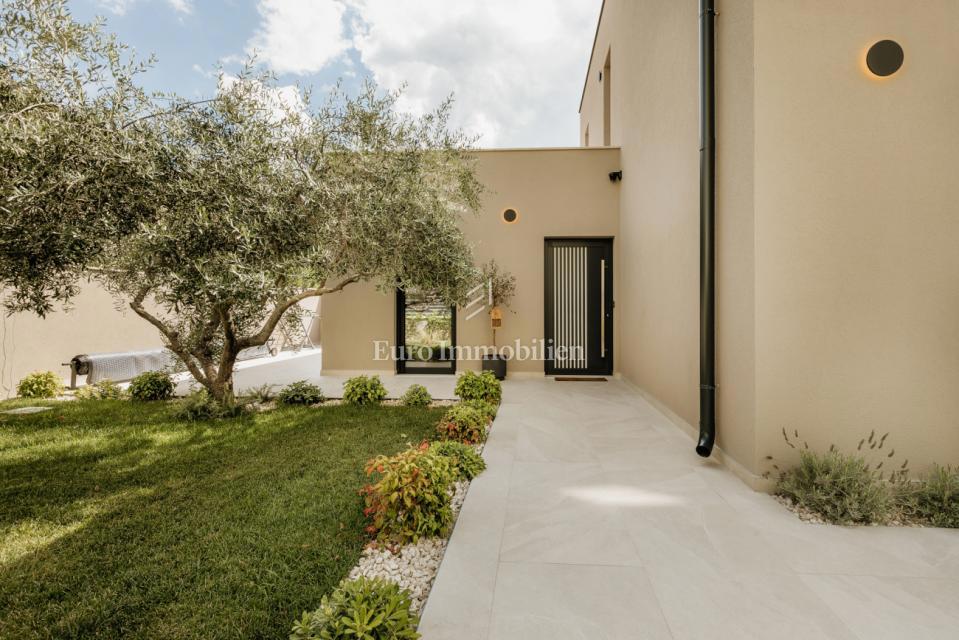 Moderna casa con piscina vicino a Parenzo