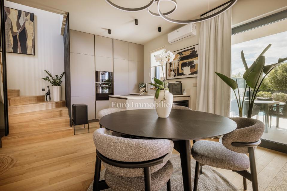 Moderna casa con piscina vicino a Parenzo