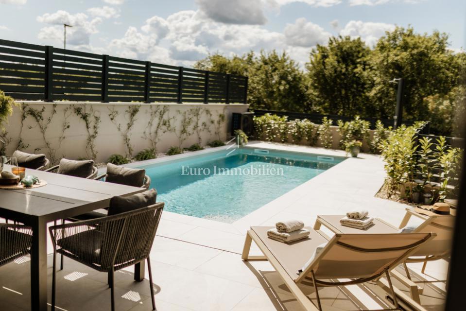 Moderna casa con piscina vicino a Parenzo