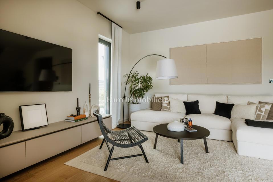 Moderna casa con piscina vicino a Parenzo