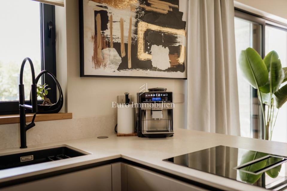 Moderna casa con piscina vicino a Parenzo