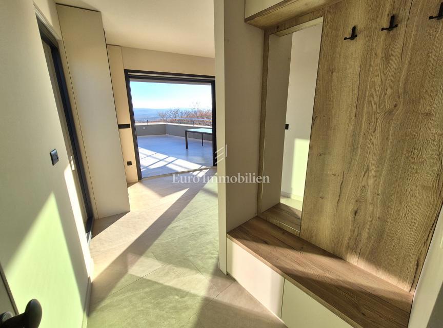 Attico arredato in un nuovo edificio