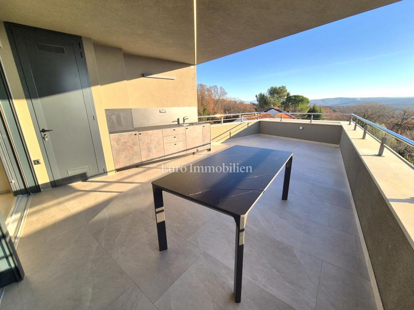 Attico arredato in un nuovo edificio