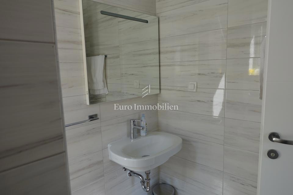 Casa ristrutturata a Podaca vicino alla spiaggia