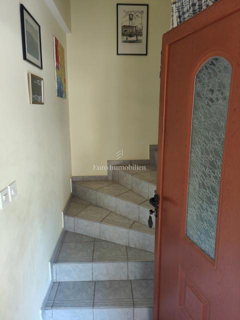 Casa con due appartamenti, a soli 350 metri dal mare!