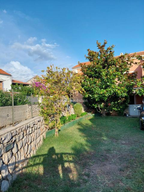 Casa con due appartamenti, a soli 350 metri dal mare!