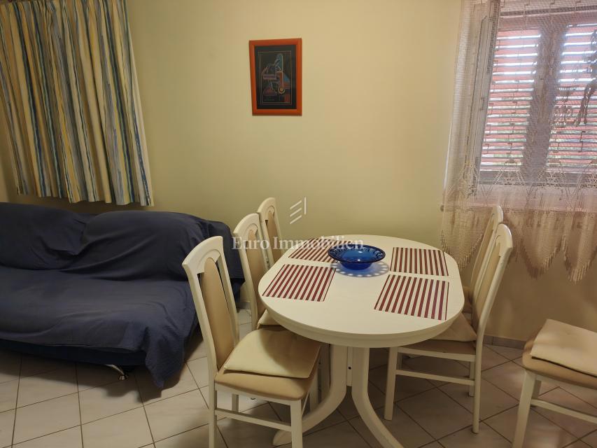 Casa con due appartamenti, a soli 350 metri dal mare!