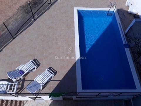 Crikvenica - proprietà con 4 appartamenti