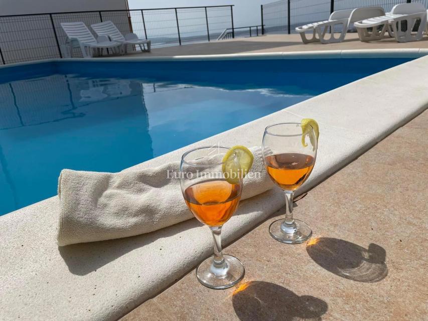 Crikvenica - proprietà con 4 appartamenti