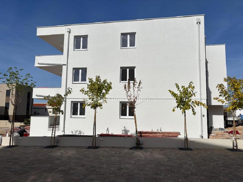 Novalja - appartamento nuovo con giardino e vista mare