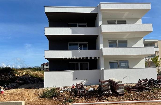 Novalja - appartamento nuovo con giardino e vista mare