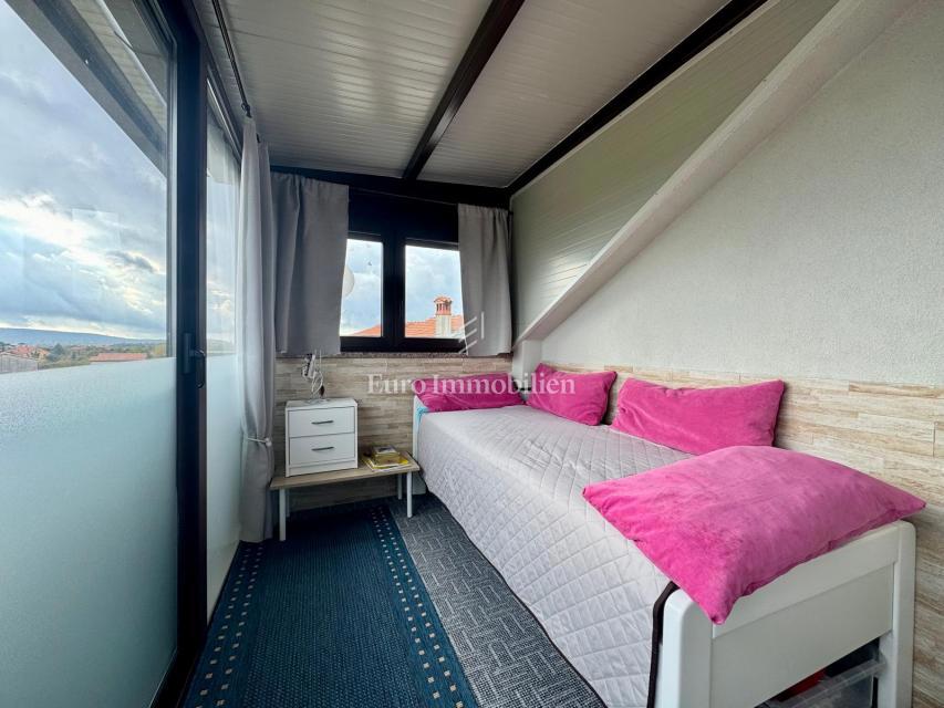 Labin – appartamento con giardino e garage