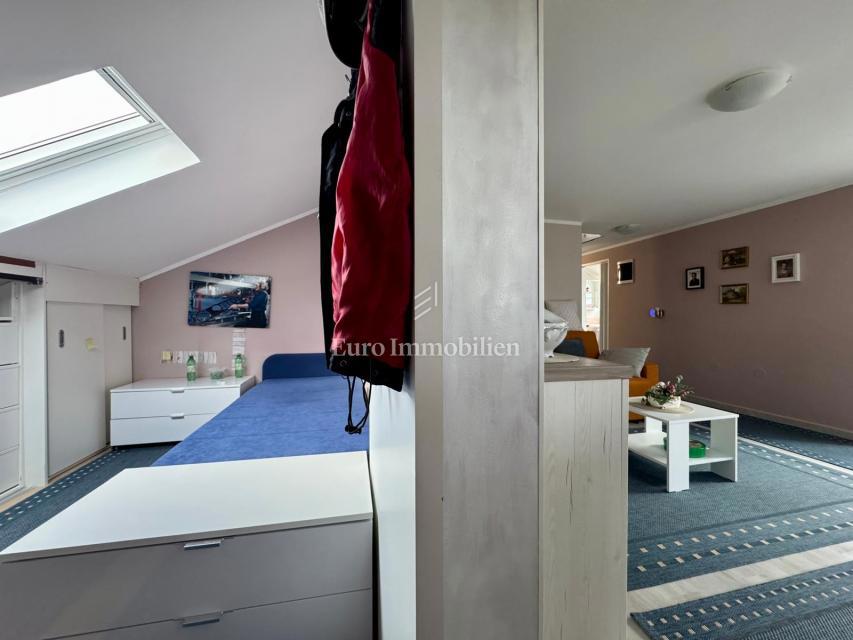 Labin – appartamento con giardino e garage