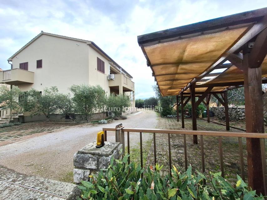 Casa con giardino e piscina in ottima posizione, Krk