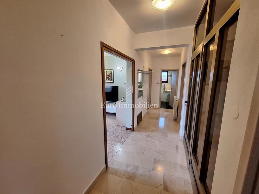 Casa con giardino e piscina in ottima posizione, Krk