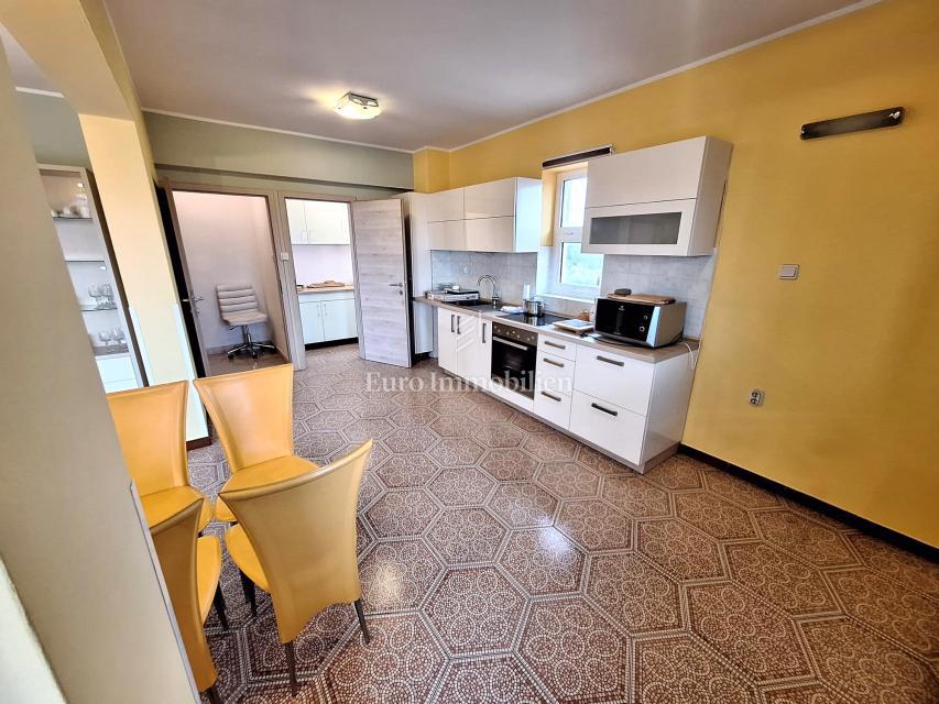 Casa con giardino e piscina in ottima posizione, Krk