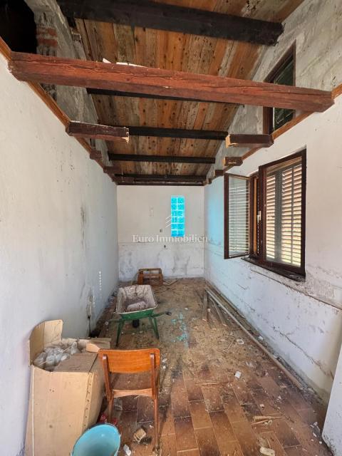 Istria - casa con ampio giardino e dependance