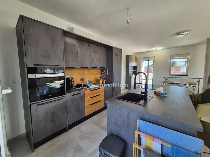 Pirovac - villa con piscina in posizione tranquilla