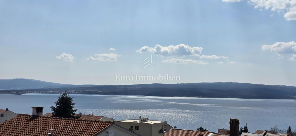 Dramalj - appartamento con vista mare in posizione tranquilla