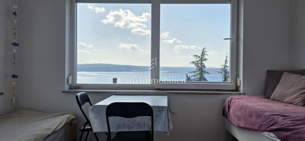 Dramalj - appartamento con vista mare in posizione tranquilla