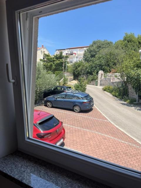 Dramalj - appartamento con vista mare in posizione tranquilla