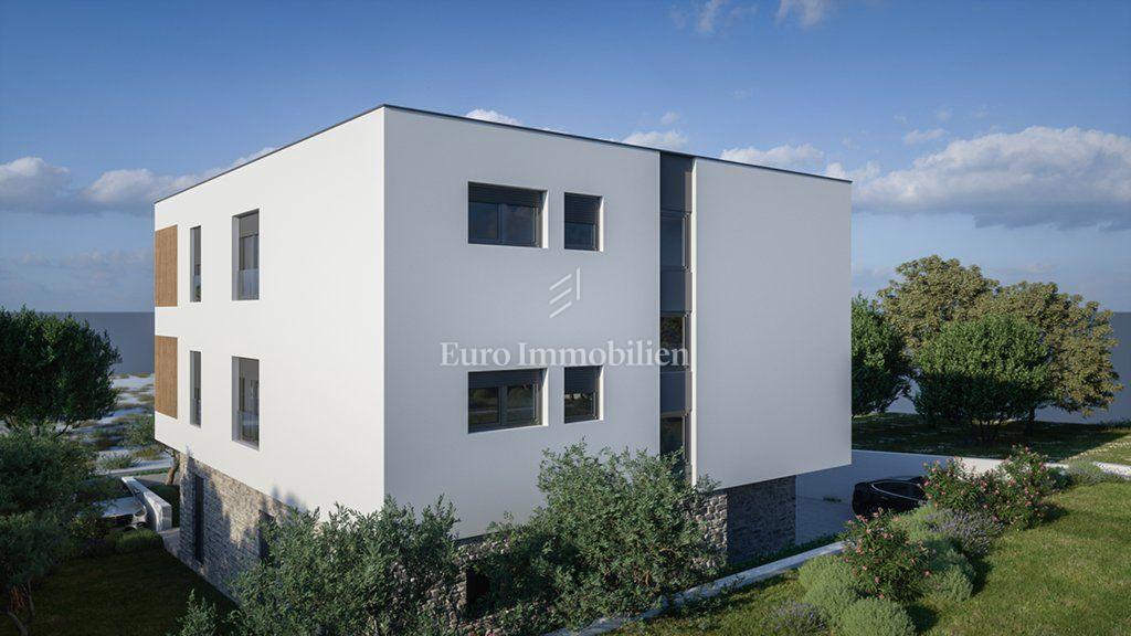 Brodarica, appartamento con giardino e vista mare, prima fila sul mare