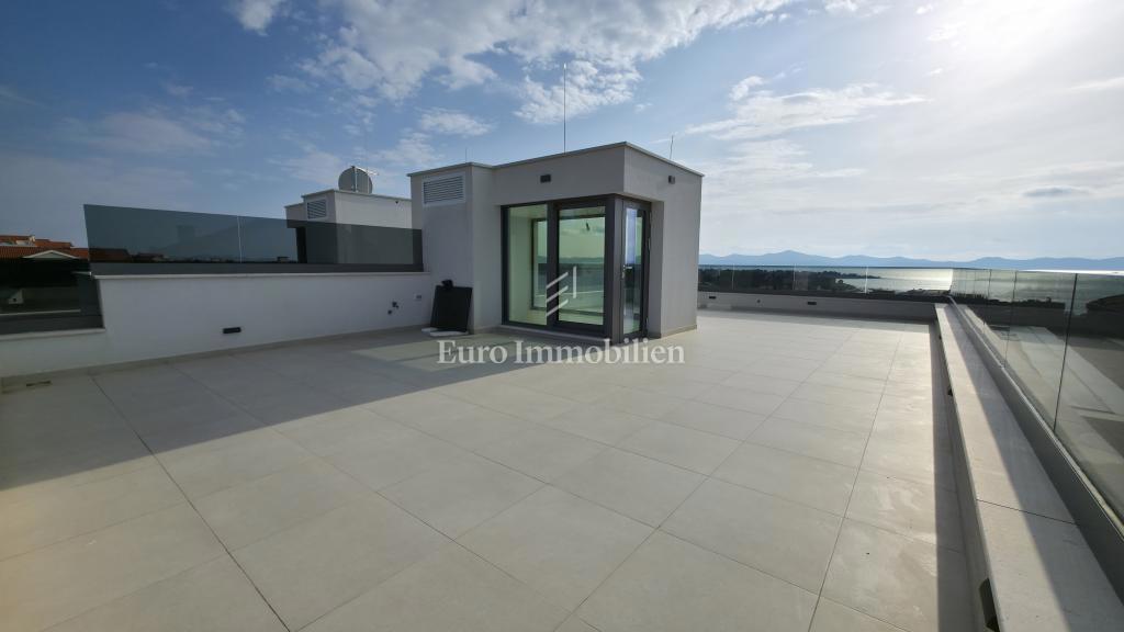 Attico con terrazza sul tetto e vista mare - Zara, Borik