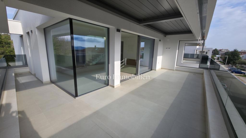 Attico con terrazza sul tetto e vista mare - Zara, Borik