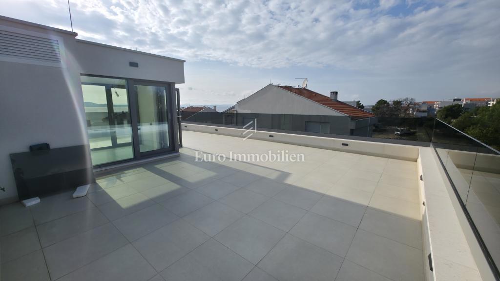 Attico con terrazza sul tetto e vista mare - Zara, Borik