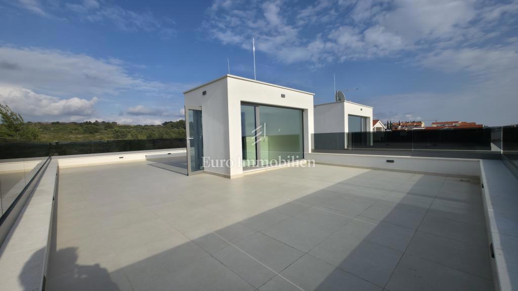 Attico con terrazza sul tetto e vista mare - Zara, Borik