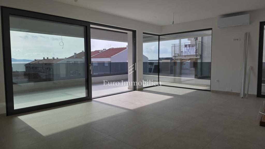 Attico con terrazza sul tetto e vista mare - Zara, Borik