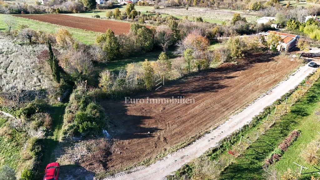 Zona Albona - terreno edificabile in posizione tranquilla