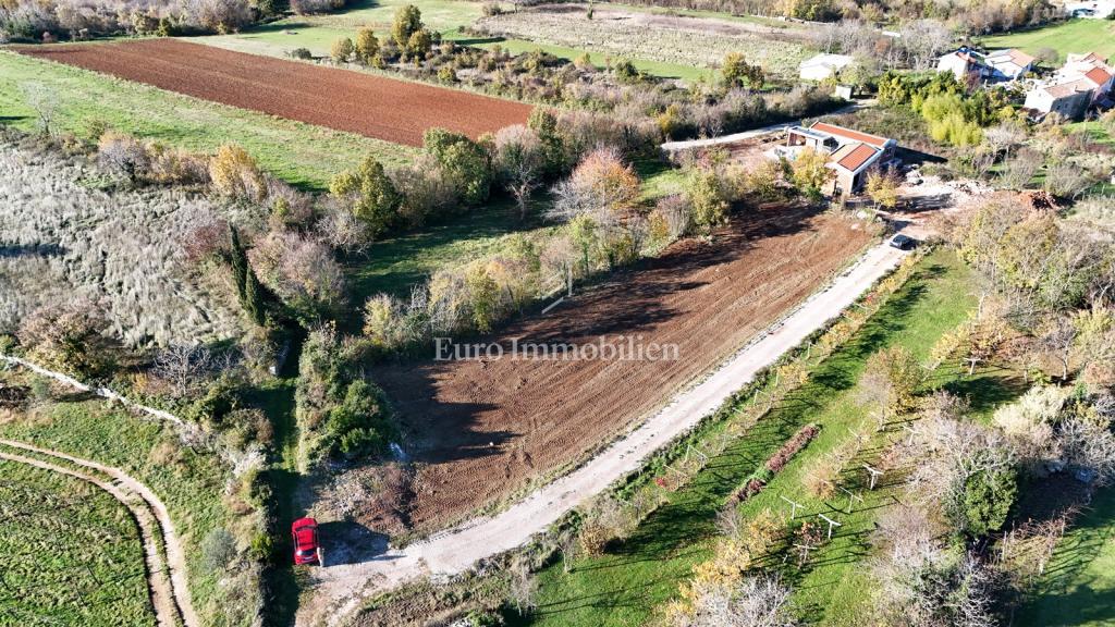 Zona Albona - terreno edificabile in posizione tranquilla