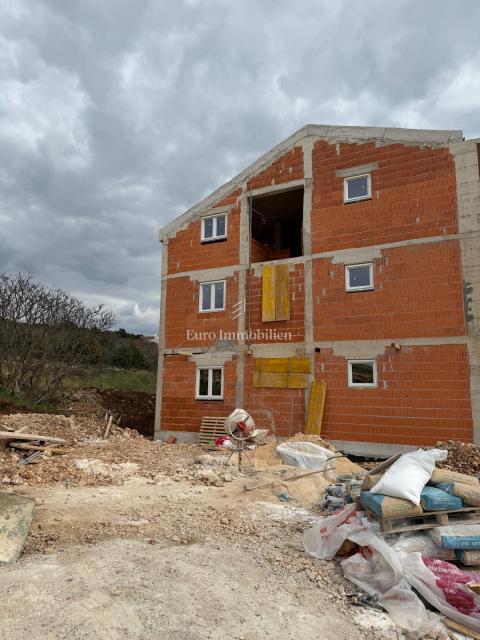 Isola di Pago - nuevo appartamento moderno con terazza 