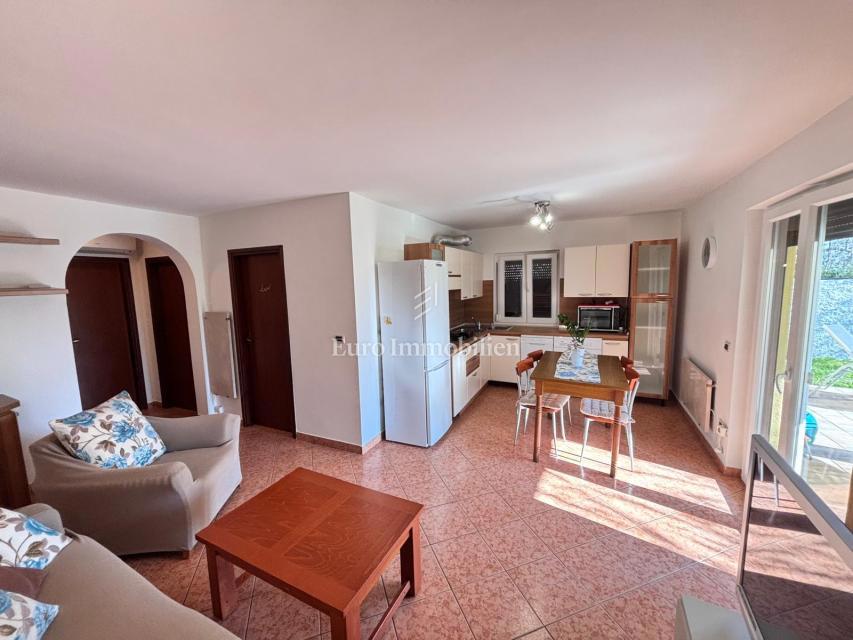 Novigrad - appartamento con giardino a 500 metri dal mare