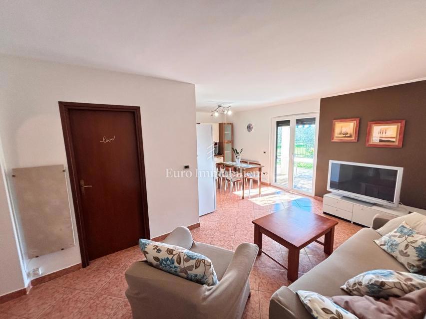 Novigrad - appartamento con giardino a 500 metri dal mare