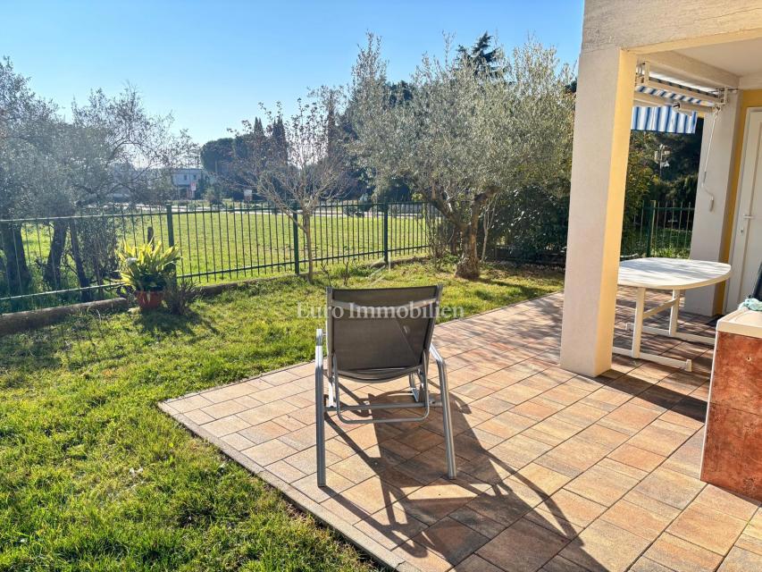 Novigrad - appartamento con giardino a 500 metri dal mare