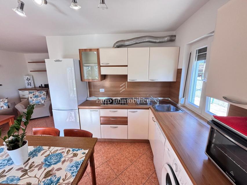 Novigrad - appartamento con giardino a 500 metri dal mare