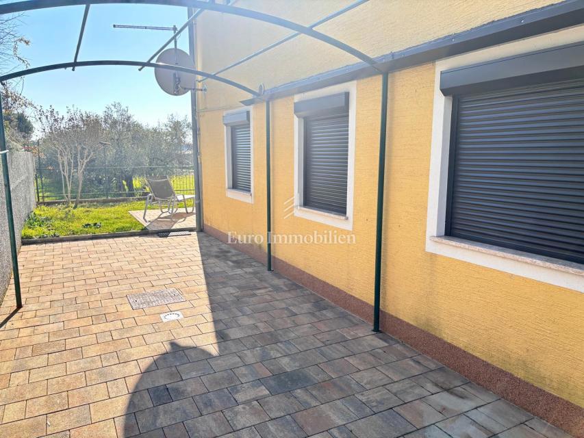 Novigrad - appartamento con giardino a 500 metri dal mare