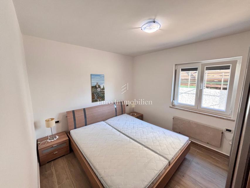 Novigrad - appartamento con giardino a 500 metri dal mare