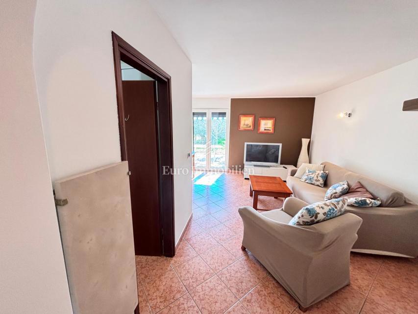 Novigrad - appartamento con giardino a 500 metri dal mare