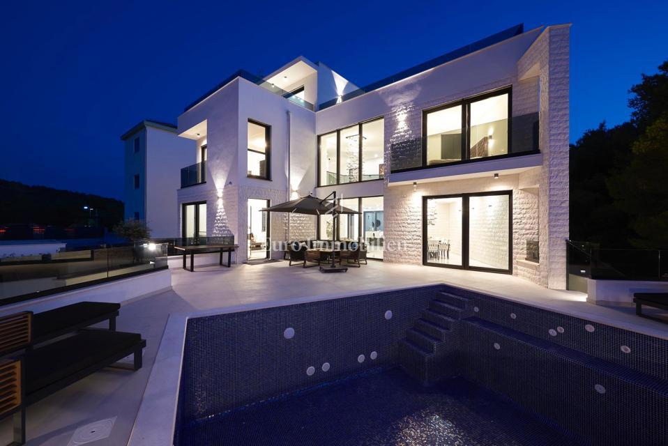 Villa mozzafiato con vista sul mare e piscina riscaldata, Trogir