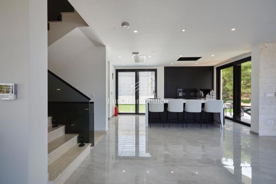 Villa mozzafiato con vista sul mare e piscina riscaldata, Trogir