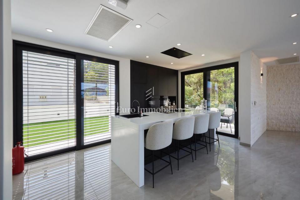 Villa mozzafiato con vista sul mare e piscina riscaldata, Trogir